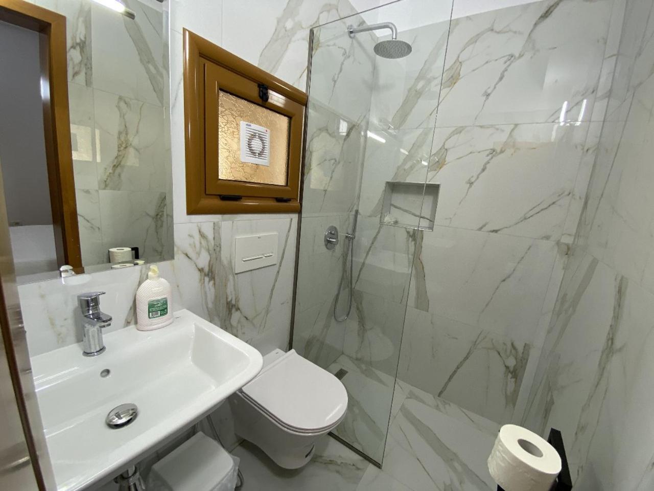 Hotel Martini Vlore Luaran gambar